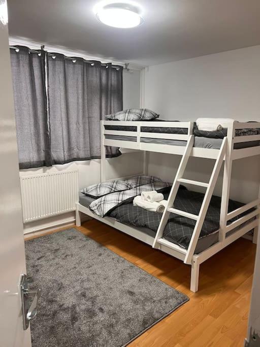 Stunning 2 Bedroom Duplex In The Heart Of * London