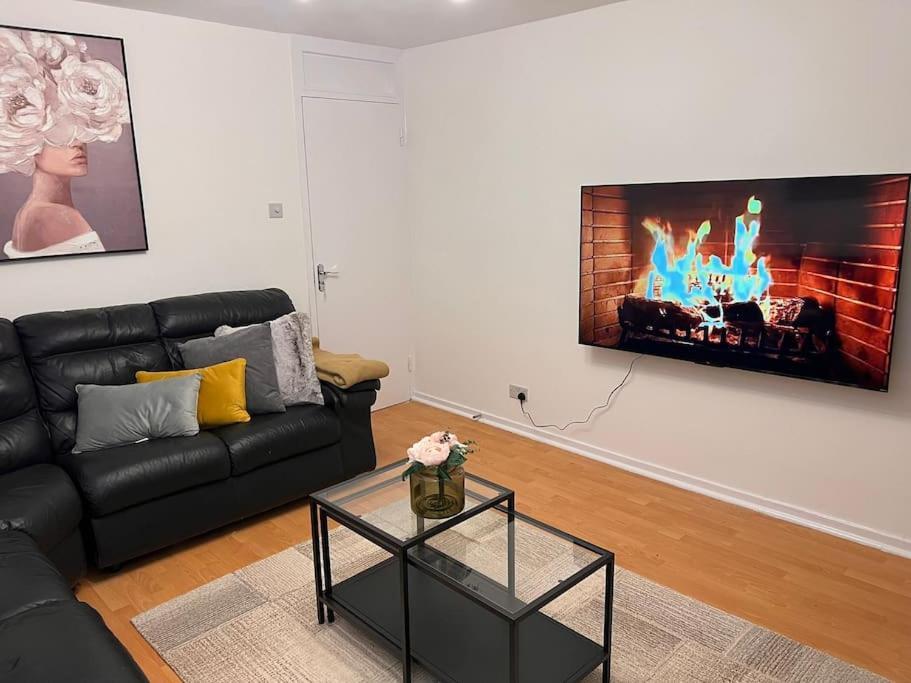 Apartment Stunning 2 Bedroom Duplex In The Heart Of