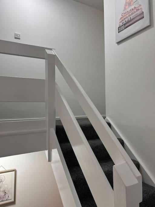 Stunning 2 Bedroom Duplex In The Heart Of Apartment *