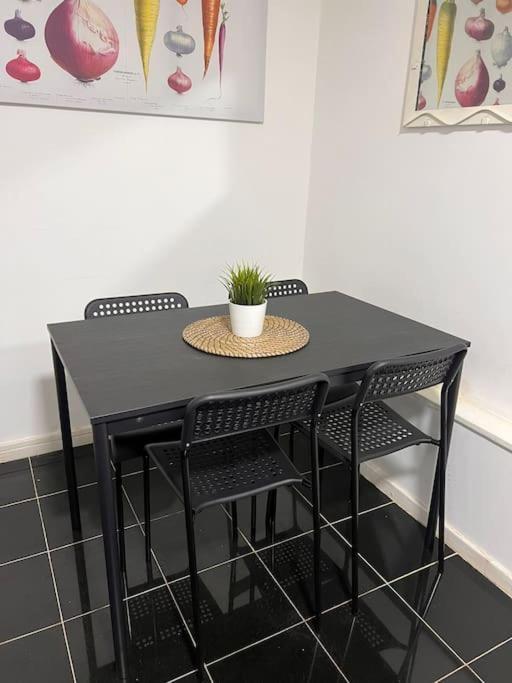 Apartment Stunning 2 Bedroom Duplex In The Heart Of