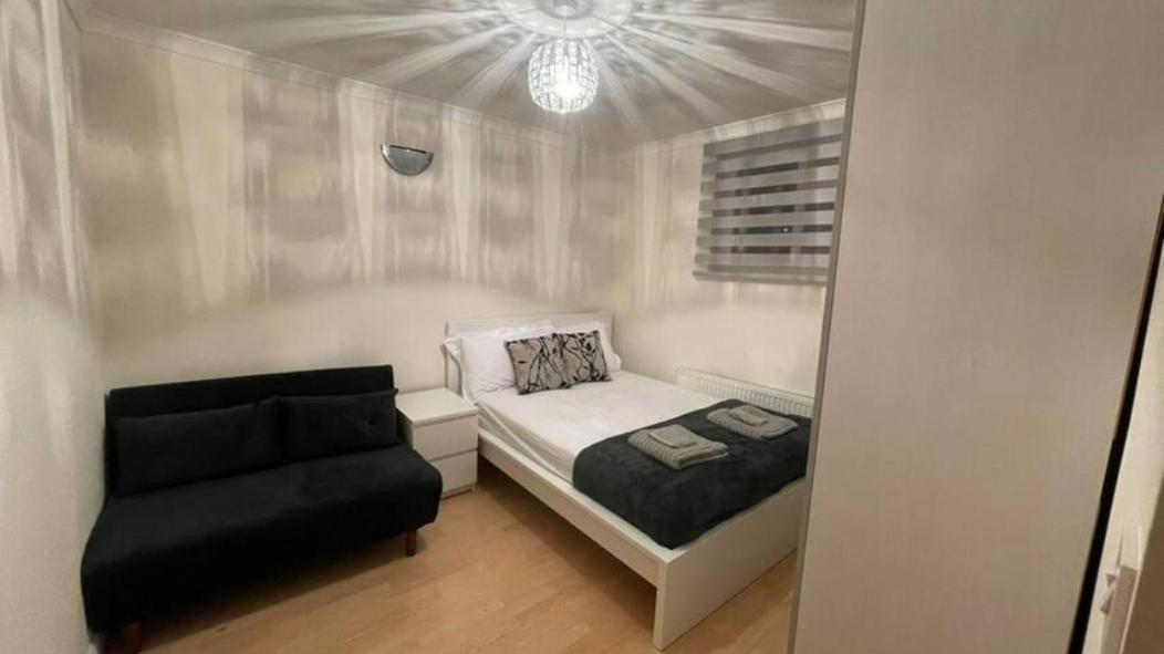 Holiday home Entire 3 Bedroom - Minutes To Emirates Stadium! *