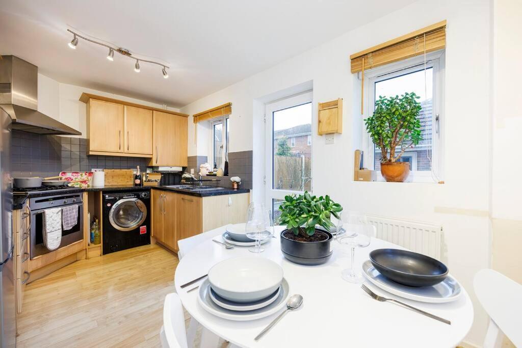 Stylish 3-bed East Contractors Parking Sleeps 5 Near Excel Casa de férias