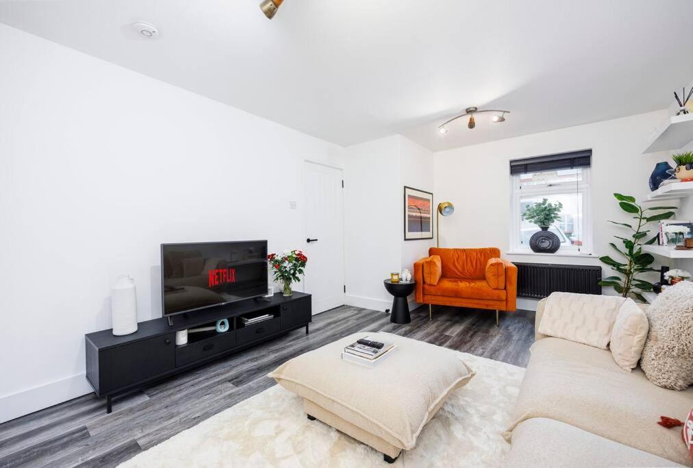 Stylish 3-bed East Contractors Parking Sleeps 5 Near Excel Londres