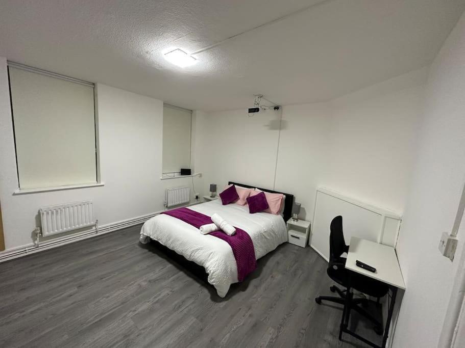 Super Double Bedroom Zone 1 Apartment London