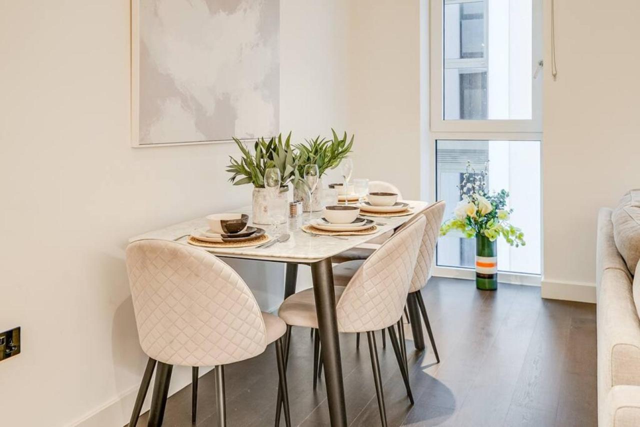 Sleek 2br Hideaway Balcony Near Westfield