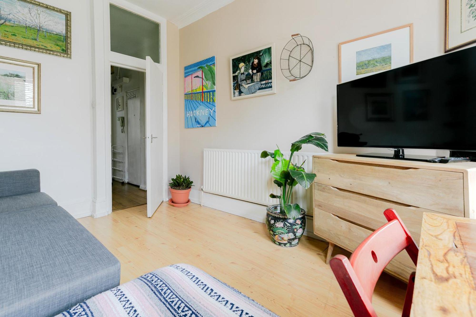 Apartment Artistic Pied-A-Terre, Steps From The Tube, Moments From London'S Heart London