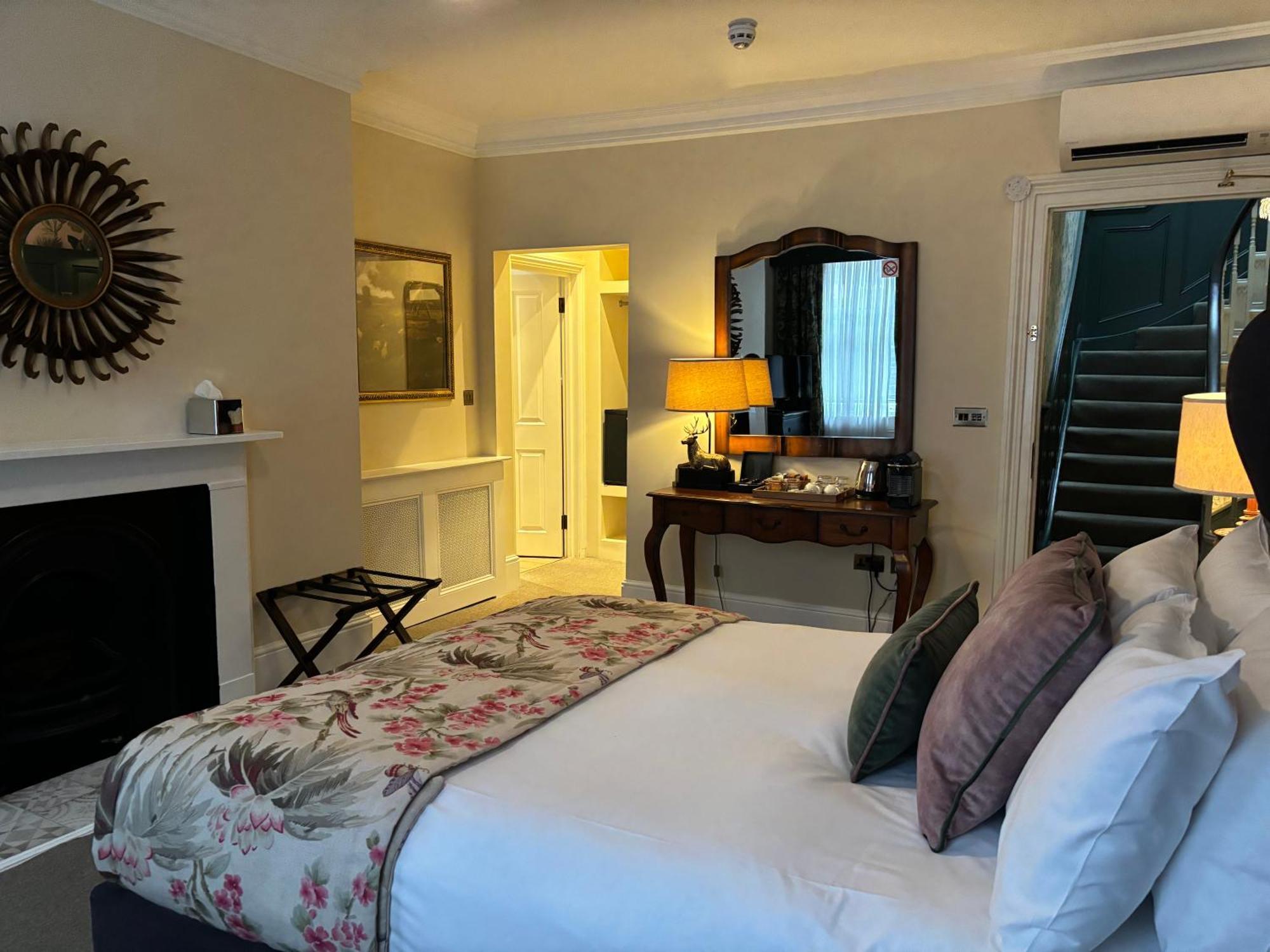 The Clerk & Well Pub And Hotel 4*