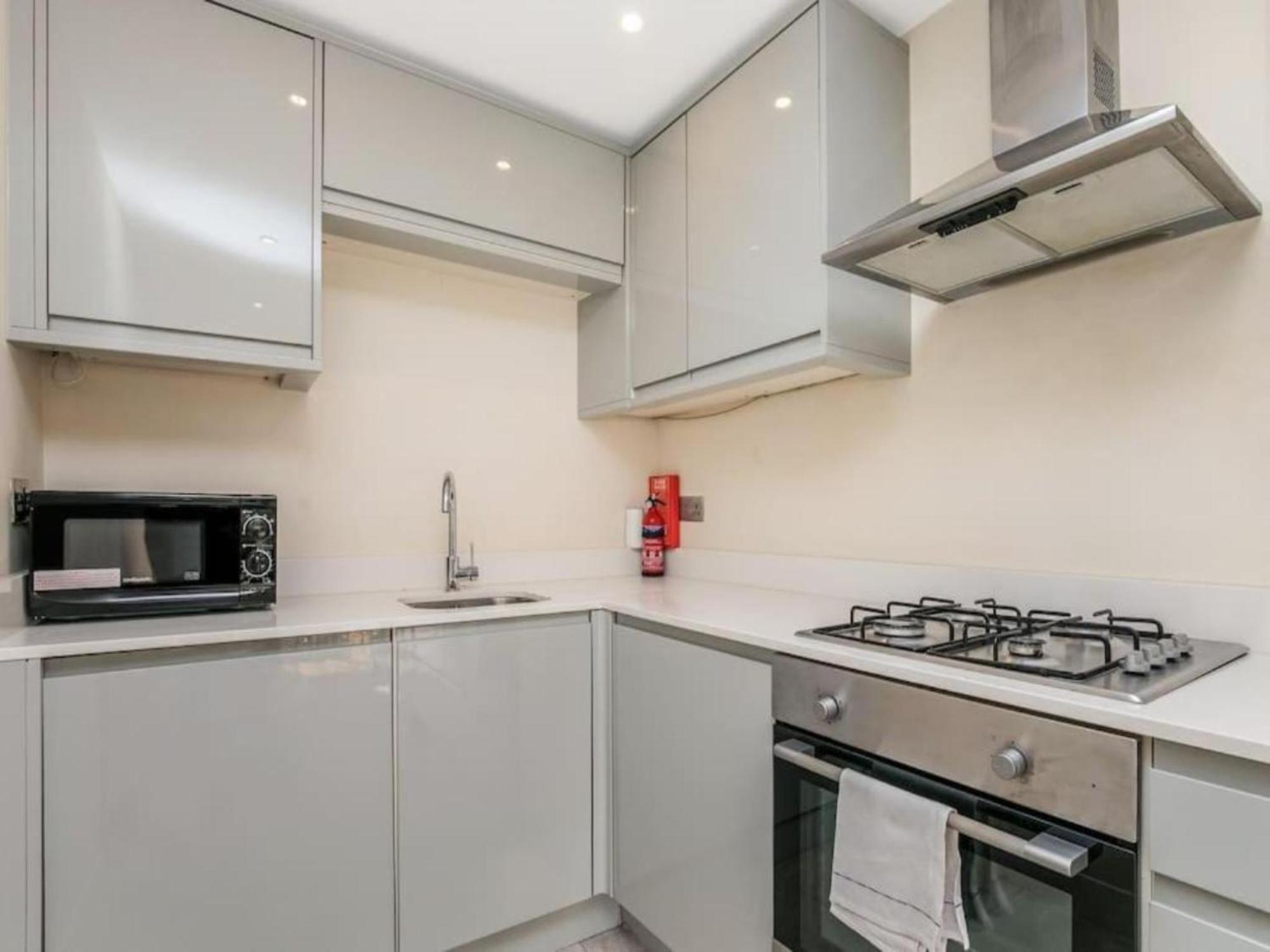 Pass The Keys Ealing Queen Of The Suburbs 2bd
