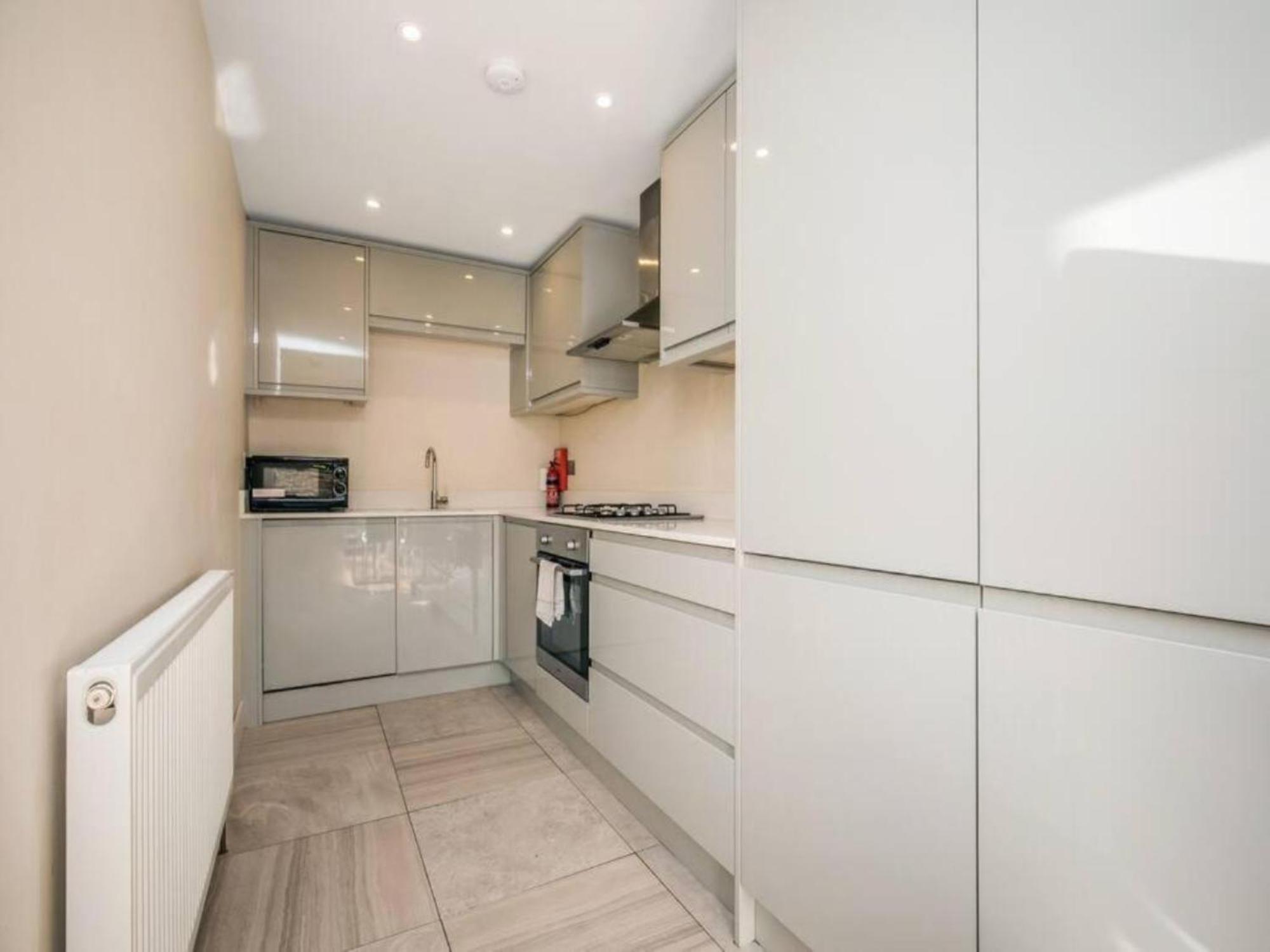 Pass The Keys Ealing Queen Of The Suburbs 2bd *