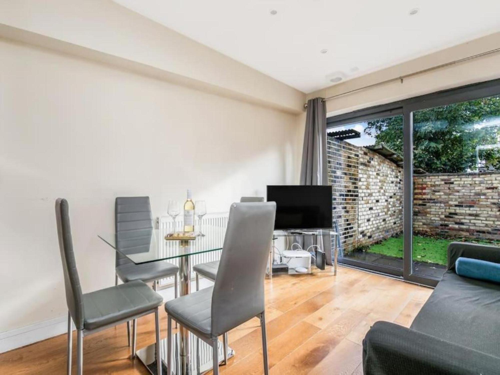 Pass The Keys Ealing Queen Of The Suburbs 2bd * London