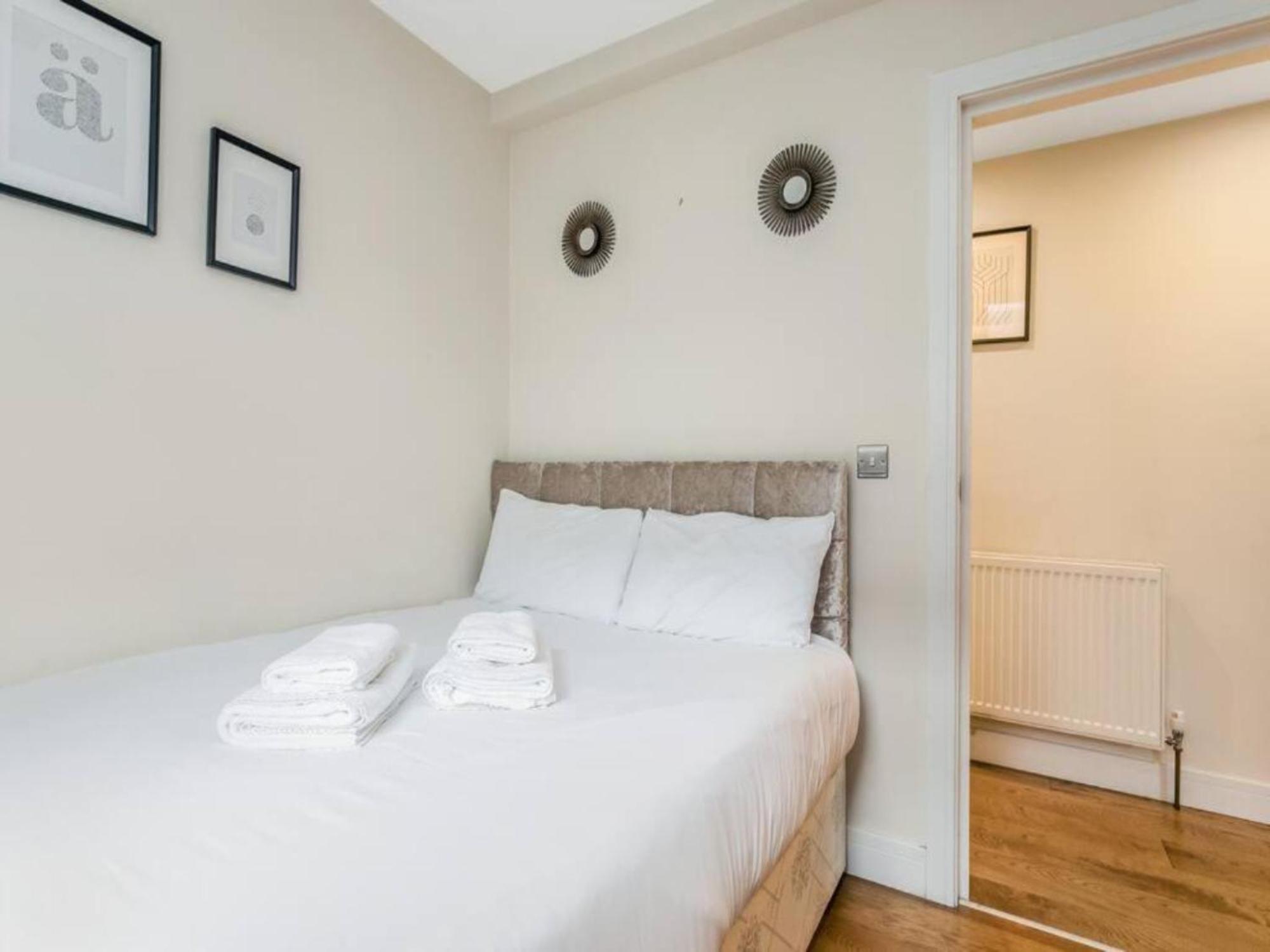 Pass The Keys Ealing Queen Of The Suburbs 2bd Apartment