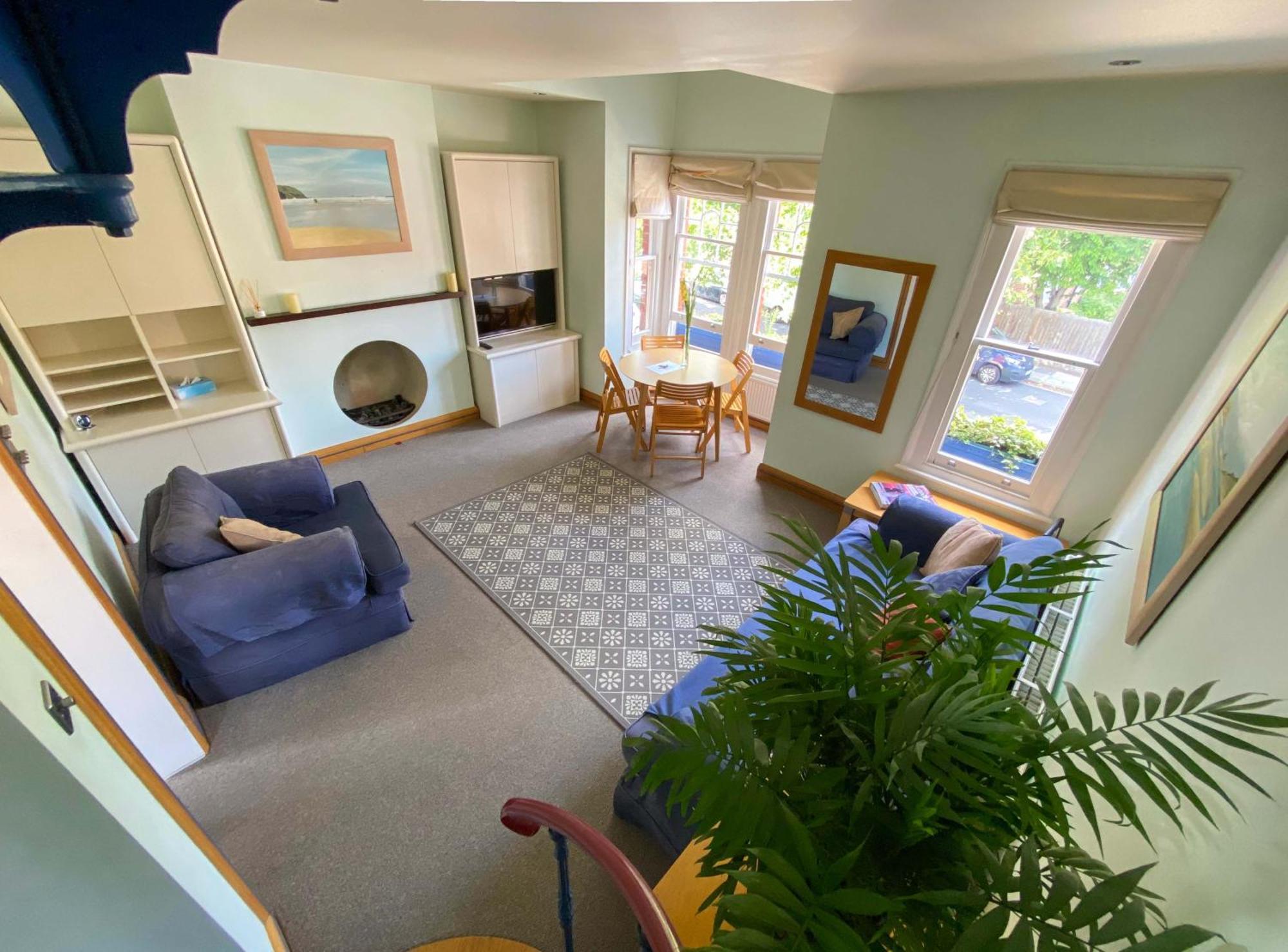 Apartment 8 Ravenscourt Gardens London