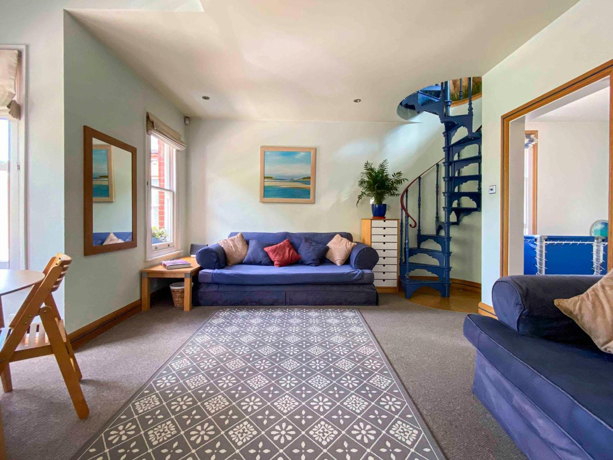 Apartment 8 Ravenscourt Gardens *