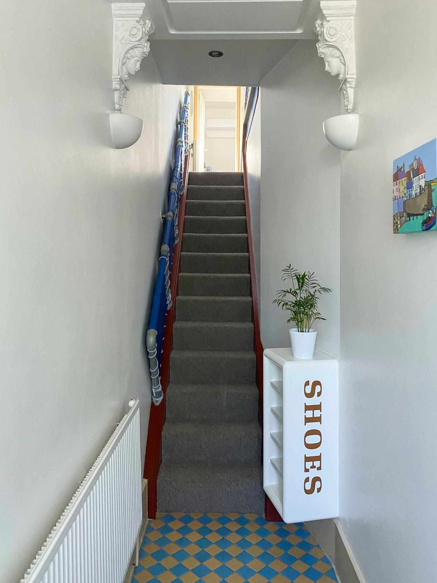 8 Ravenscourt Gardens Apartment *