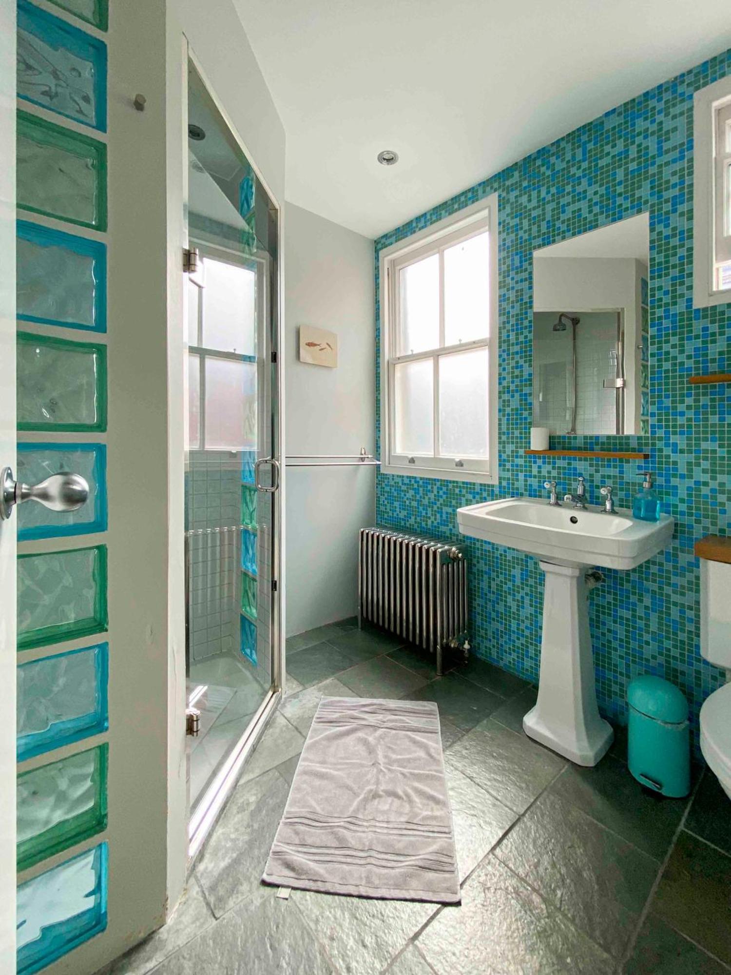 8 Ravenscourt Gardens * London