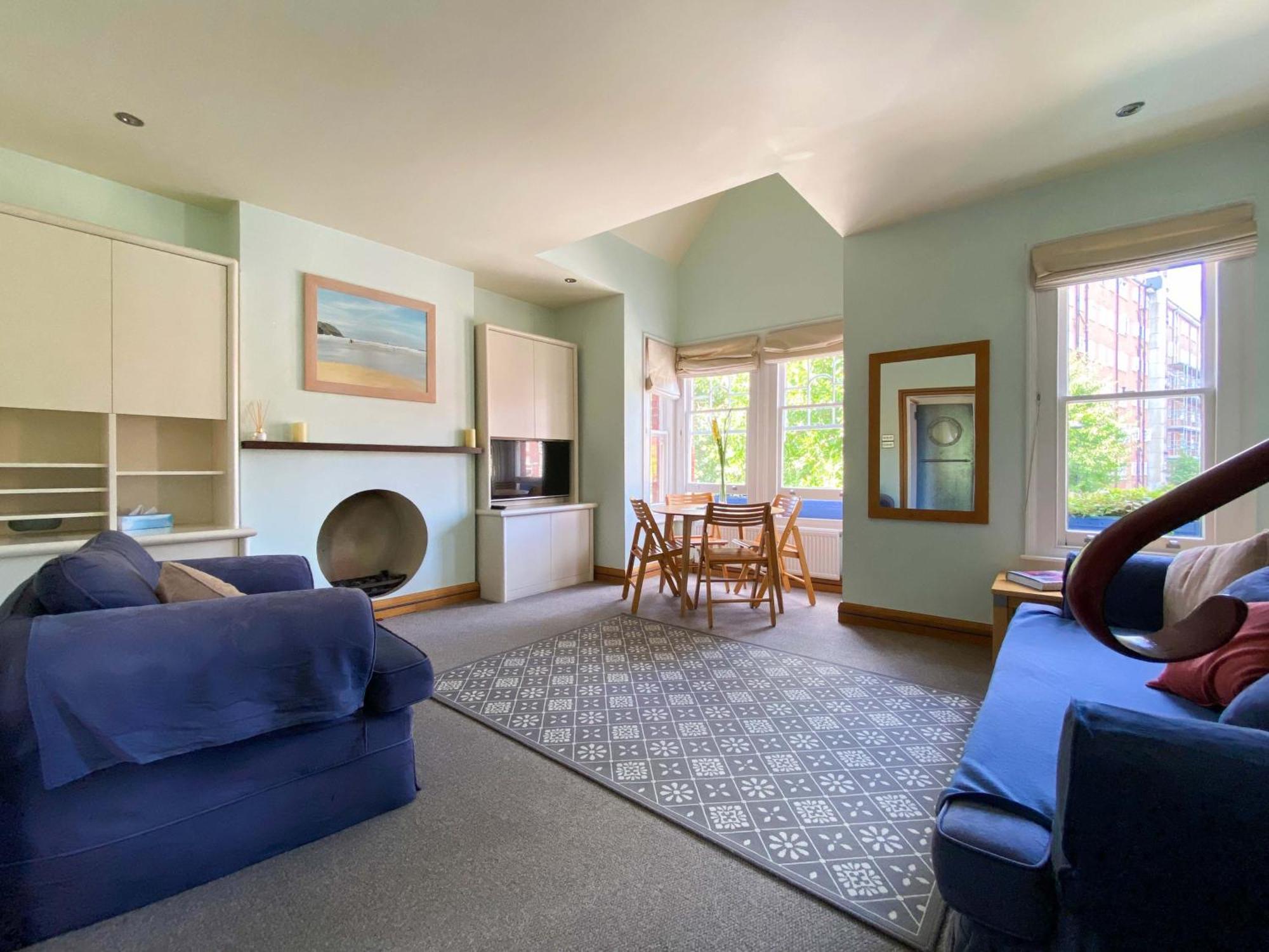 8 Ravenscourt Gardens London