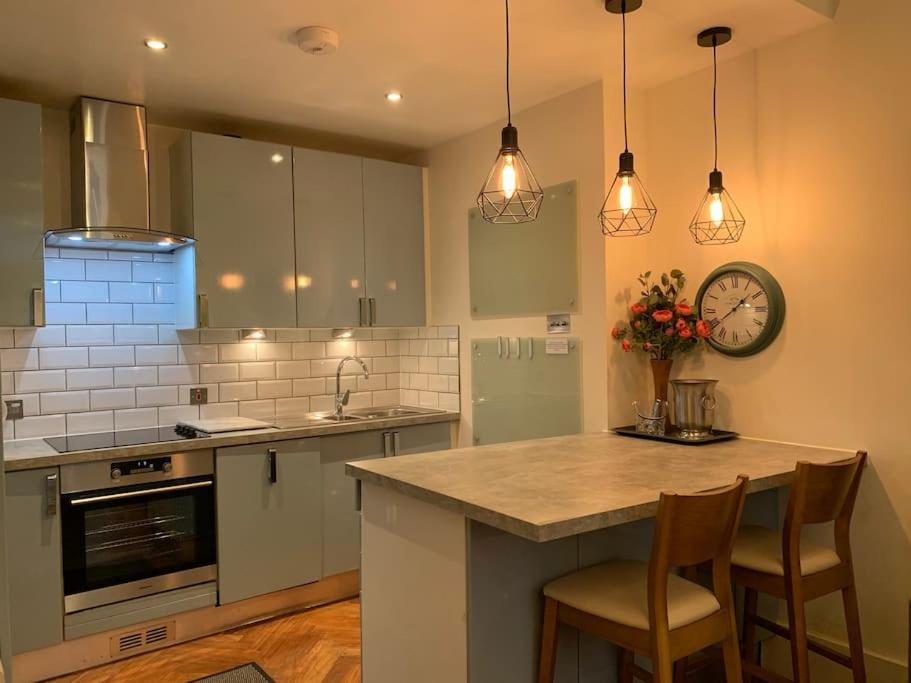 Apartment Hyde Park 3bed With Patio As Seen On Tv House Hunters International *
