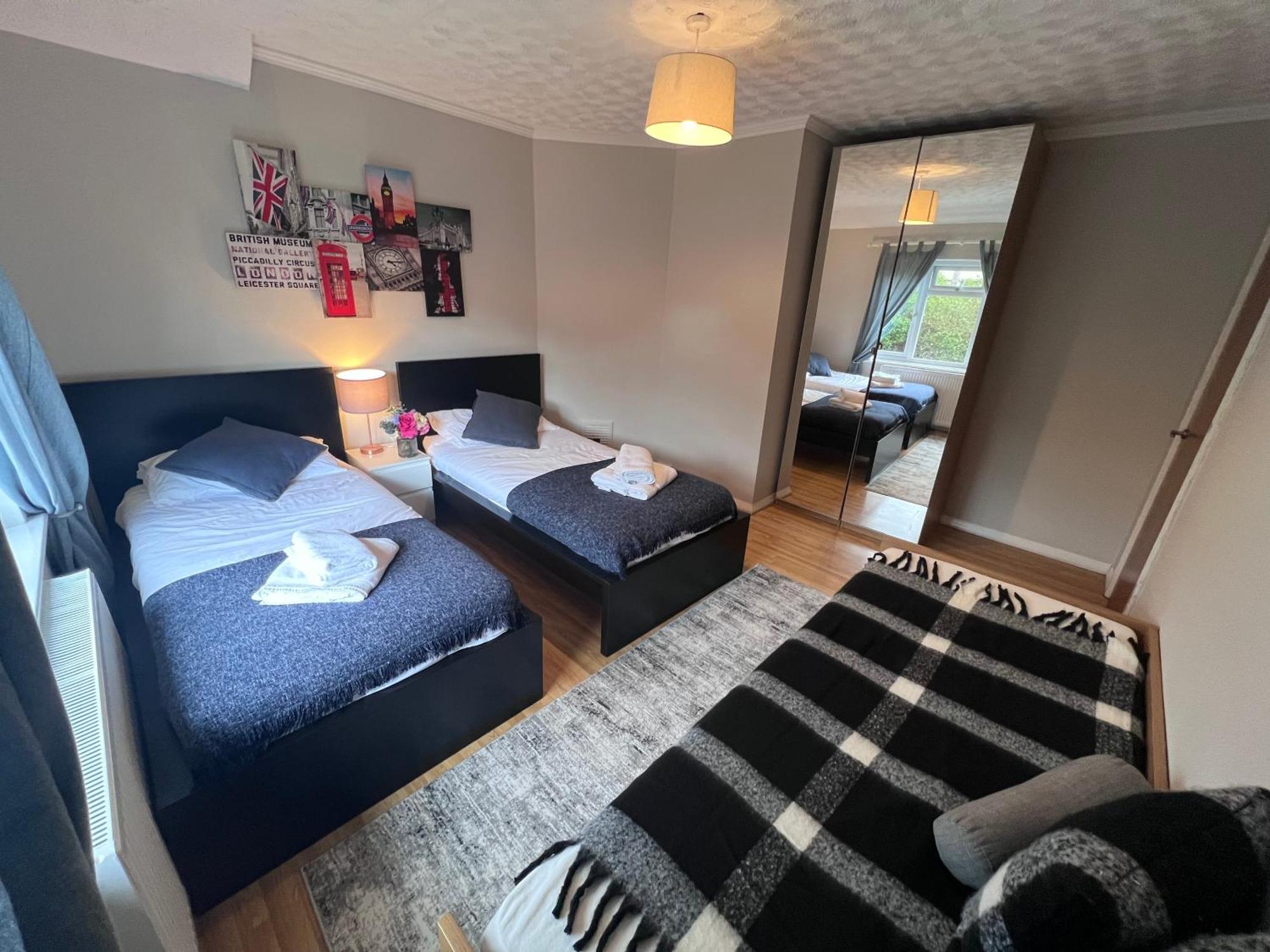Croydon With Parking Apartment
