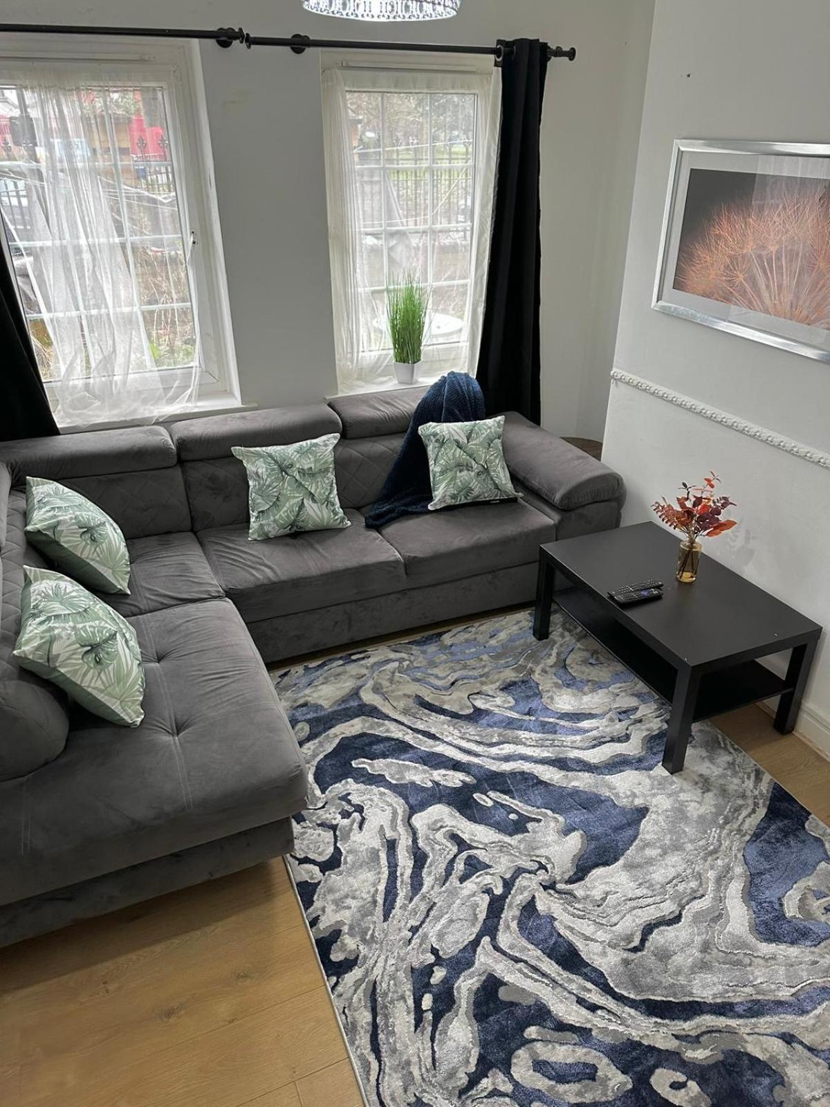 2 Bedroom Flat, 2 Minutes Walk To Bethnalgreen Station, * London