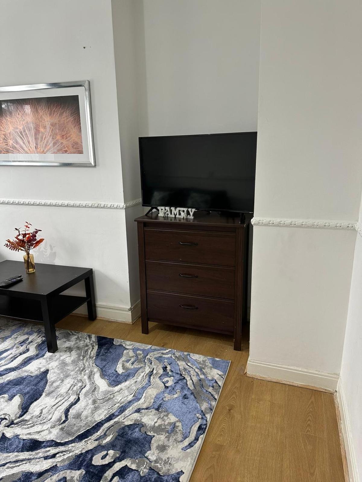Apartment 2 Bedroom Flat, 2 Minutes Walk To Bethnalgreen Station,