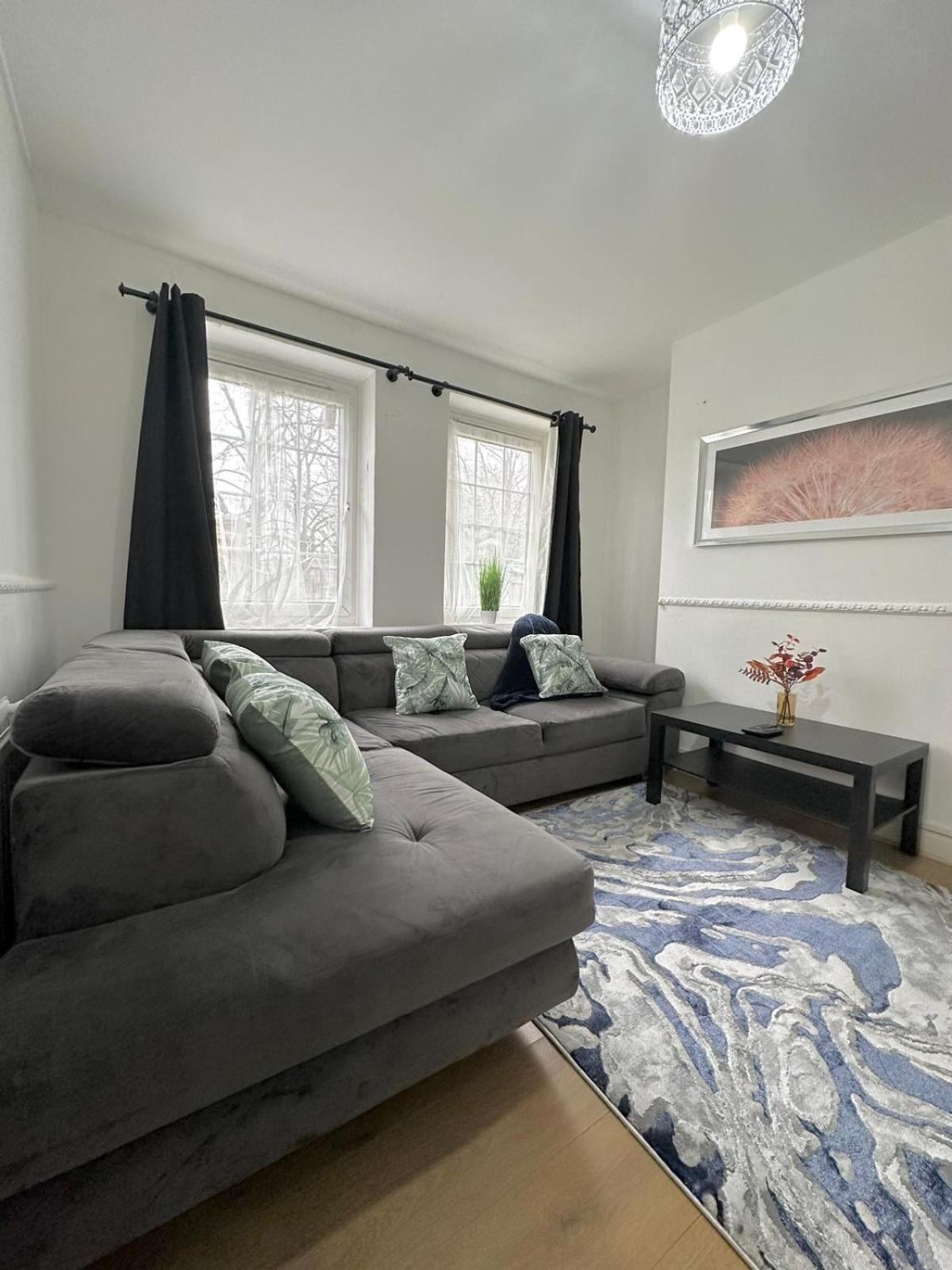 Apartment 2 Bedroom Flat, 2 Minutes Walk To Bethnalgreen Station,