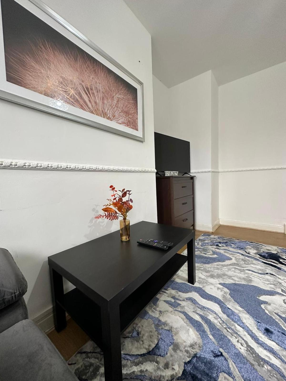 2 Bedroom Flat, 2 Minutes Walk To Bethnalgreen Station, Apartment London
