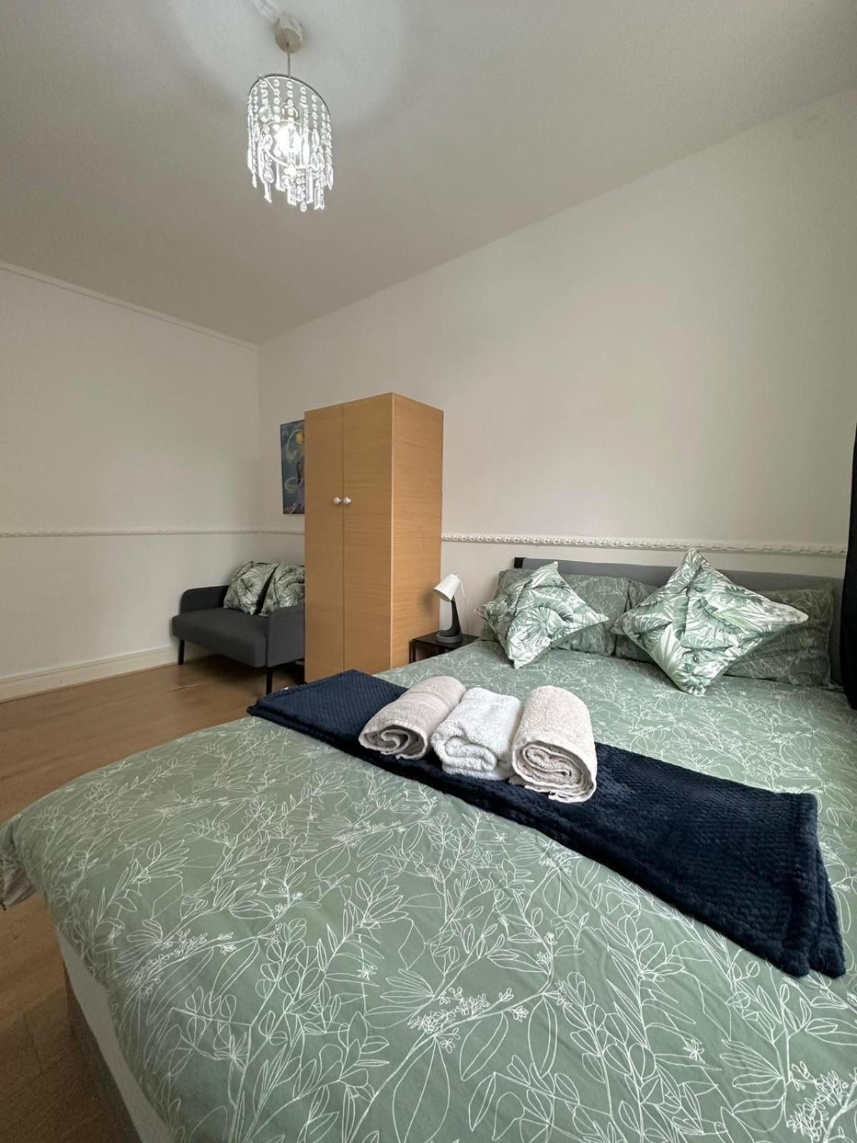 2 Bedroom Flat, 2 Minutes Walk To Bethnalgreen Station, London