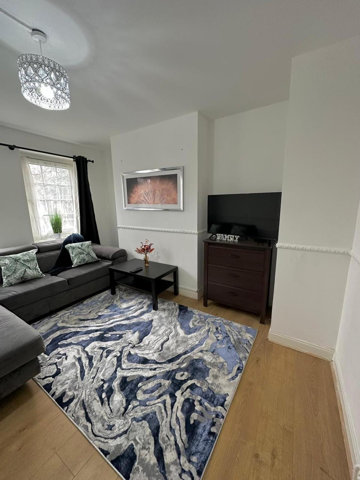2 Bedroom Flat, 2 Minutes Walk To Bethnalgreen Station, Apartment