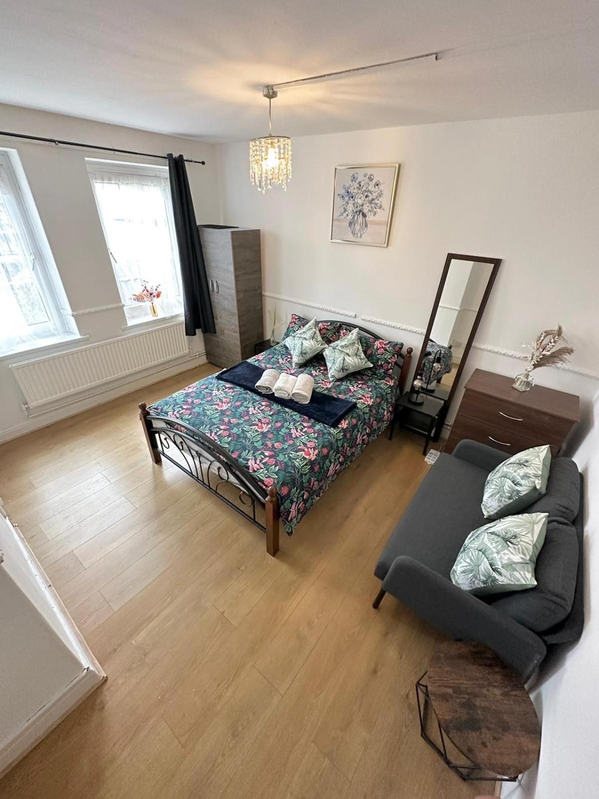 Apartment 2 Bedroom Flat, 2 Minutes Walk To Bethnalgreen Station,
