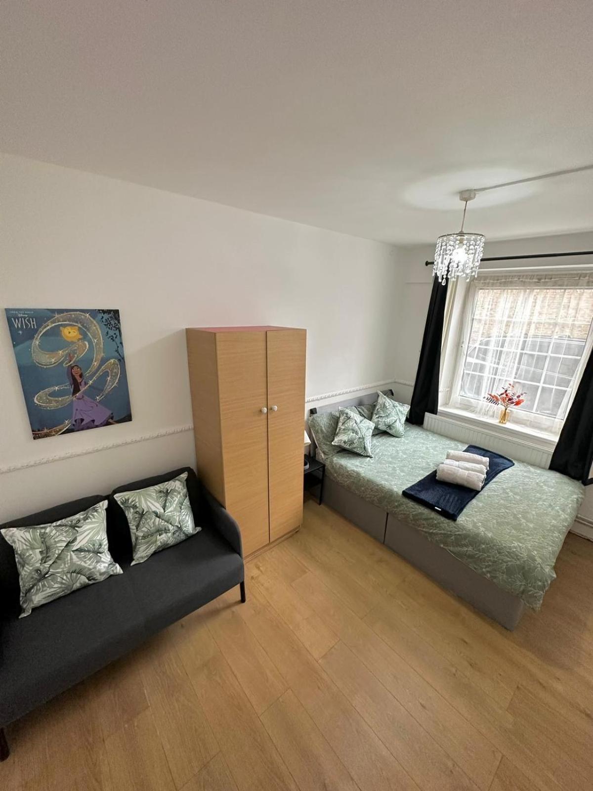 2 Bedroom Flat, 2 Minutes Walk To Bethnalgreen Station, * London