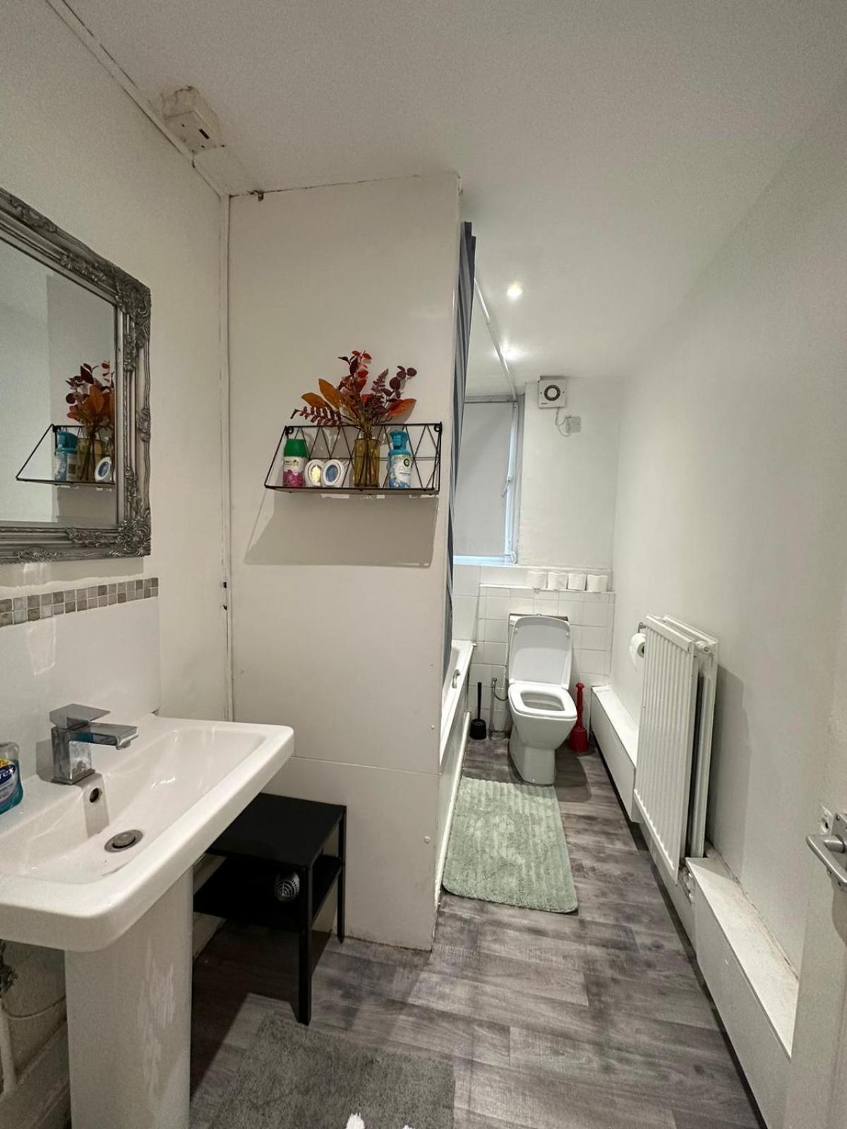 2 Bedroom Flat, 2 Minutes Walk To Bethnalgreen Station, Apartment London
