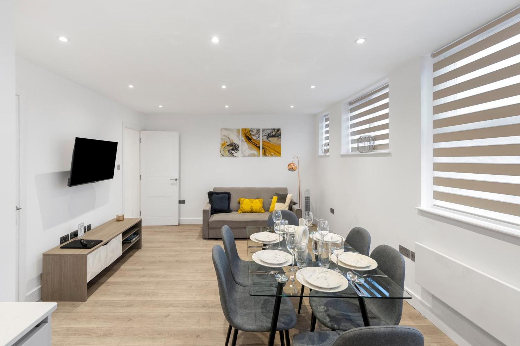 Luxurious 2 Bedroom - - Location Apartment London