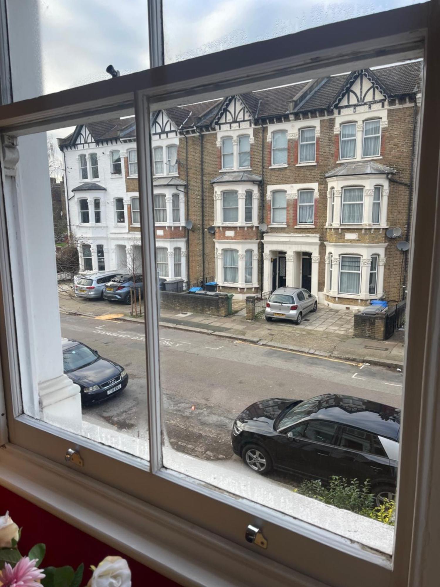 10 Min To The Heart Of - Zone 2 - Charming 2 Bed Apartment *
