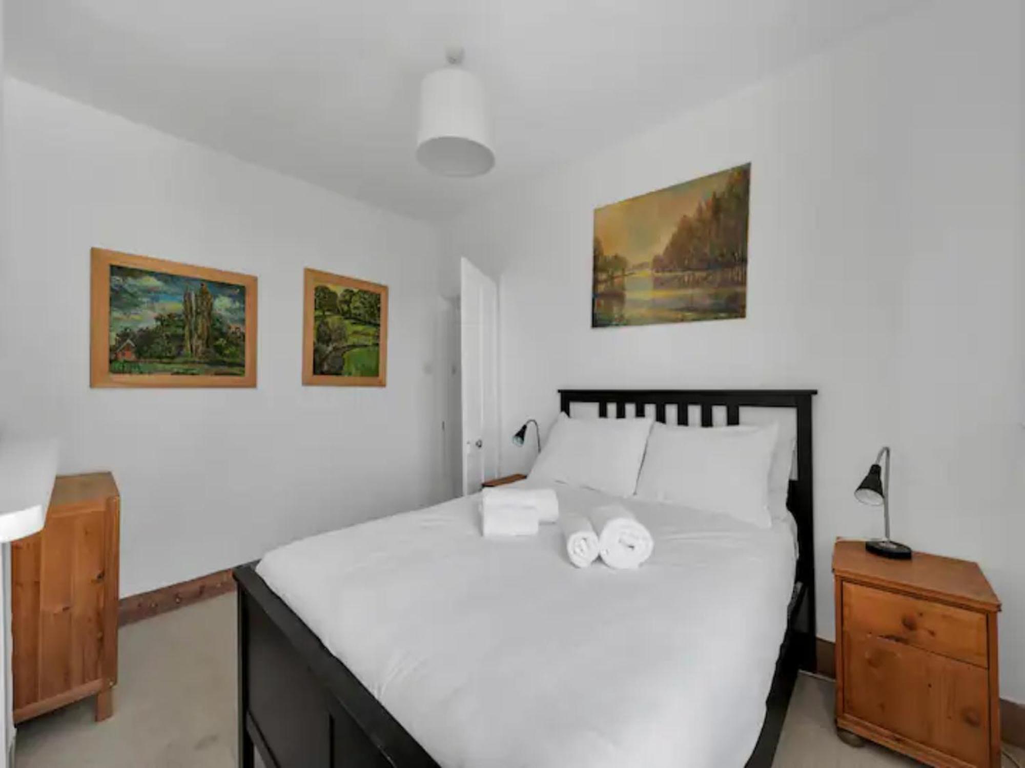 Holiday home Pass The Keys Charming Victorian 2 Bed House With Artistic Flair In Acton Ideal For Families And Groups Excellent Transport Links *