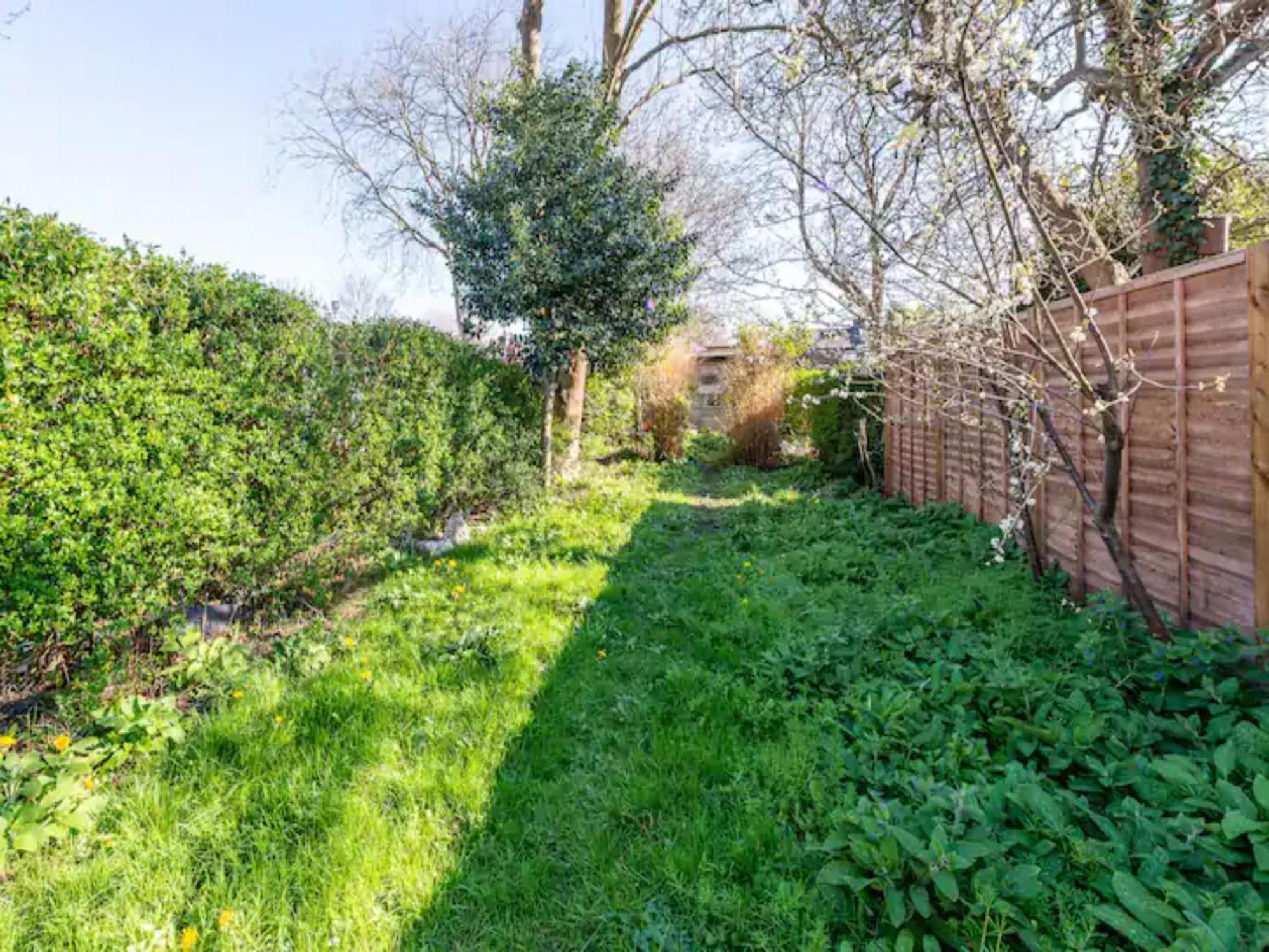 Holiday home Pass The Keys Charming Victorian 2 Bed House With Artistic Flair In Acton Ideal For Families And Groups Excellent Transport Links London