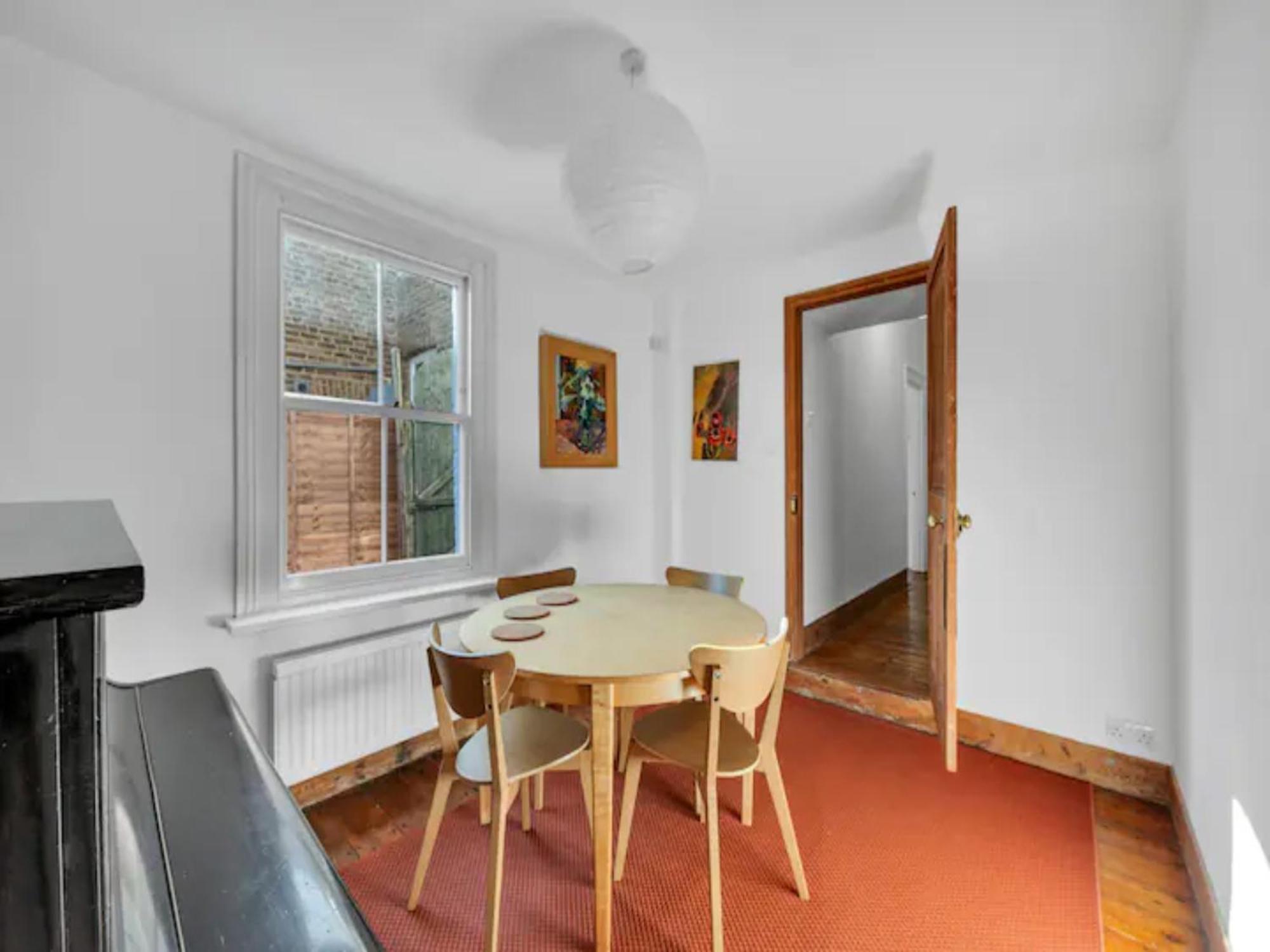 Holiday home Pass The Keys Charming Victorian 2 Bed House With Artistic Flair In Acton Ideal For Families And Groups Excellent Transport Links