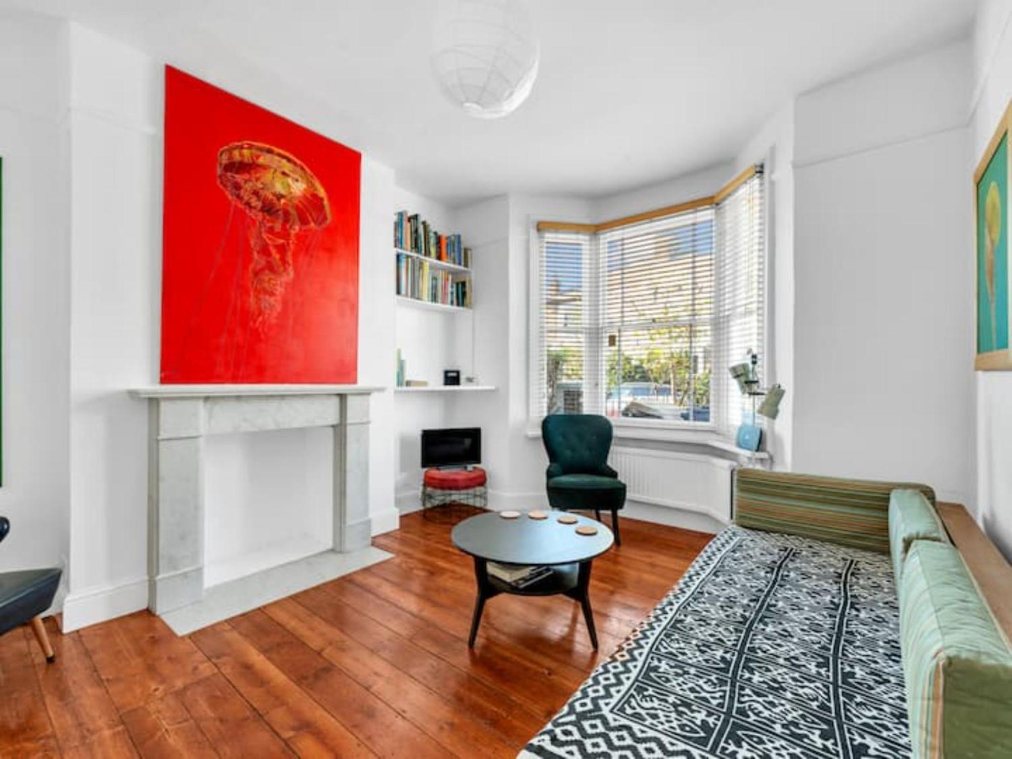 Pass The Keys Charming Victorian 2 Bed House With Artistic Flair In Acton Ideal For Families And Groups Excellent Transport Links Holiday home *
