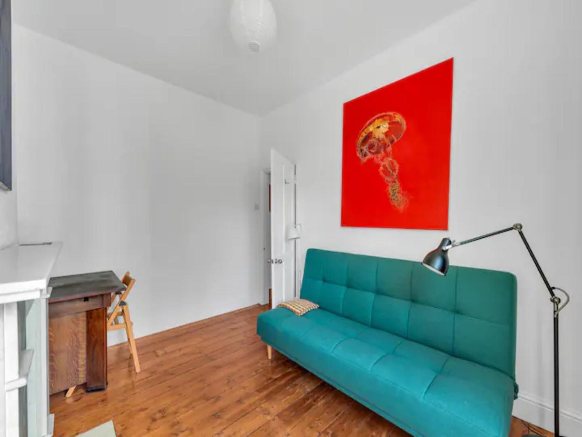 Holiday home Pass The Keys Charming Victorian 2 Bed House With Artistic Flair In Acton Ideal For Families And Groups Excellent Transport Links London