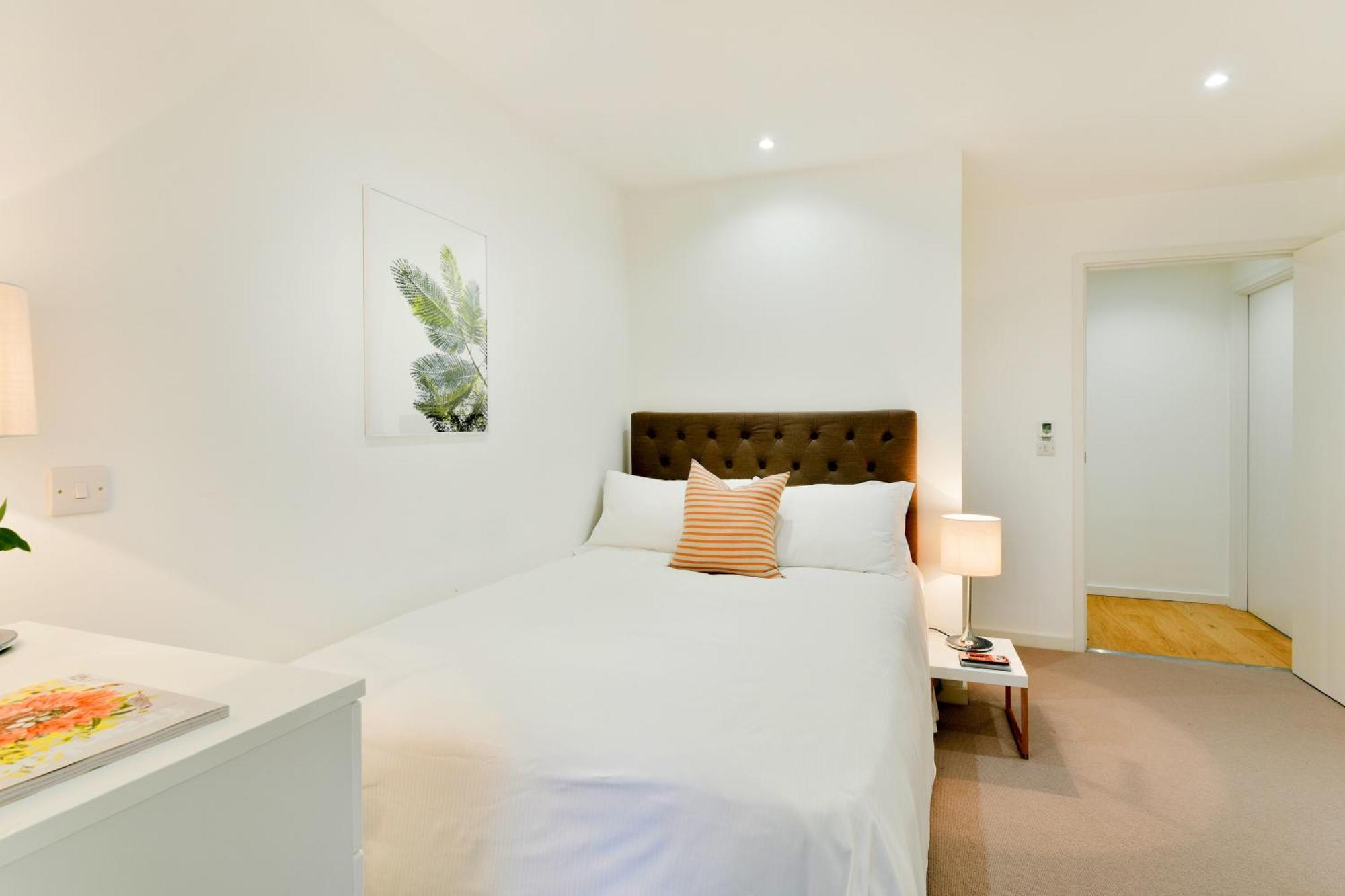Clapham South 1 Apartment