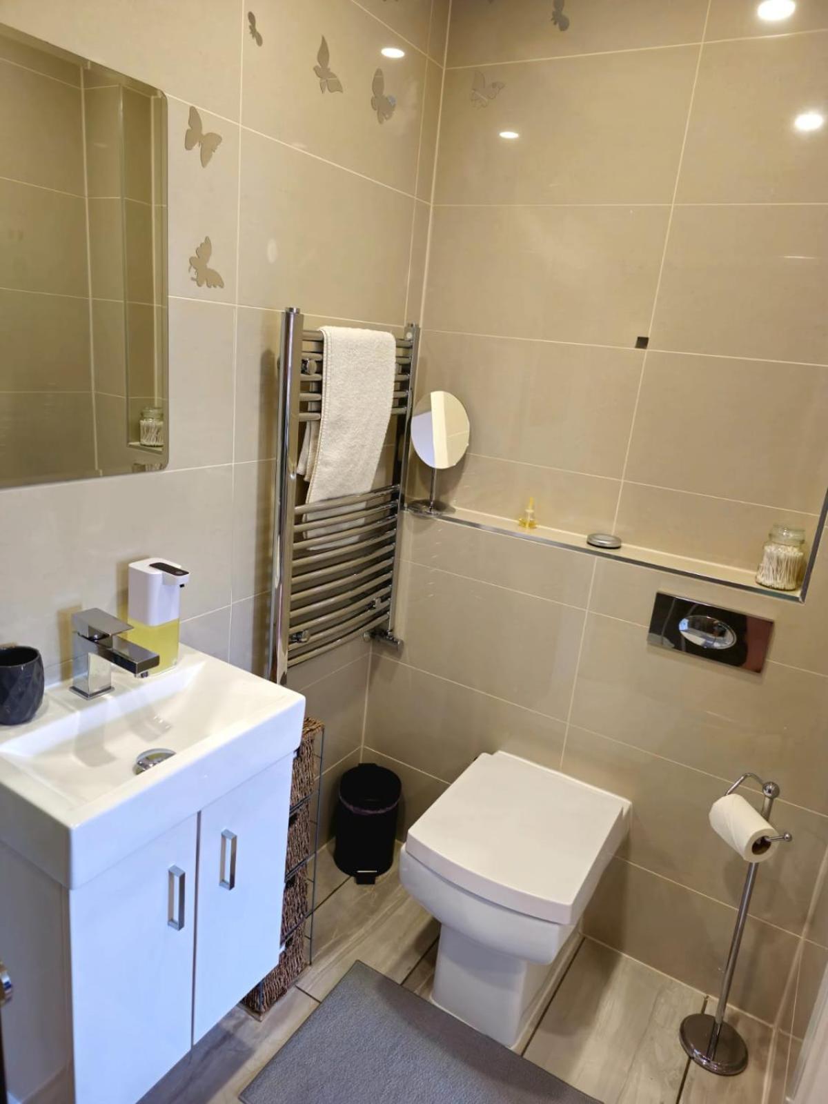 Chanel Ensuite Double Homestay London