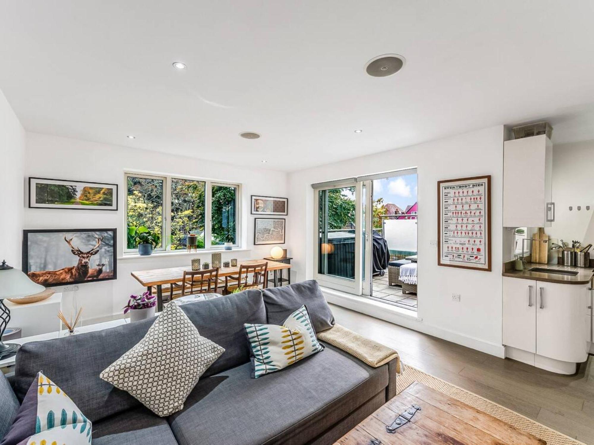 Pass The Keys Modern Terrace In Putney *