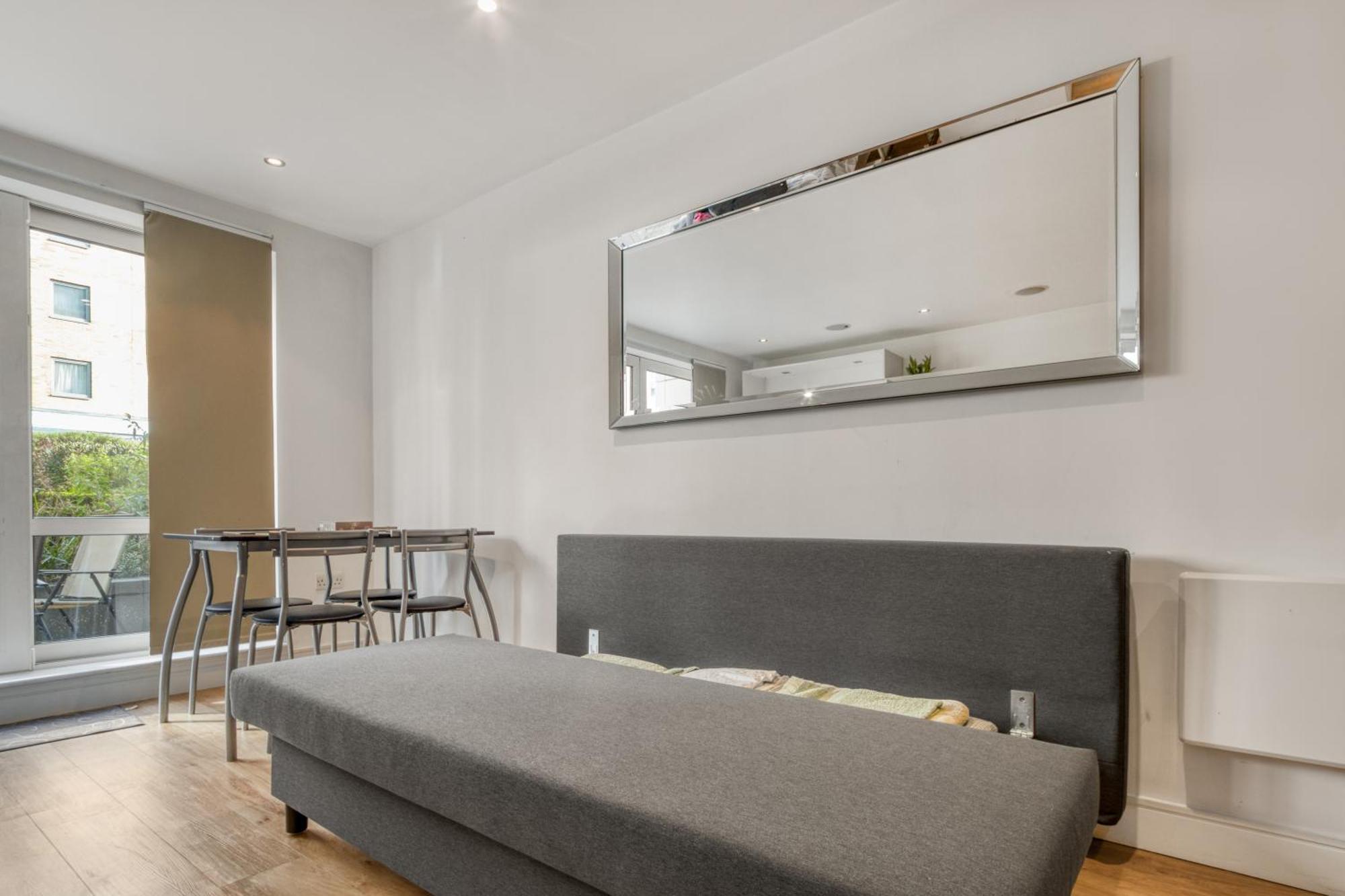Apartment Modern Chic Studio Chelsea London