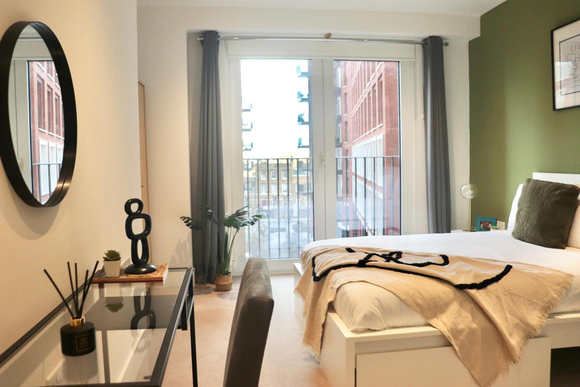 Apartment Vauxhall Luxury: Balcony London