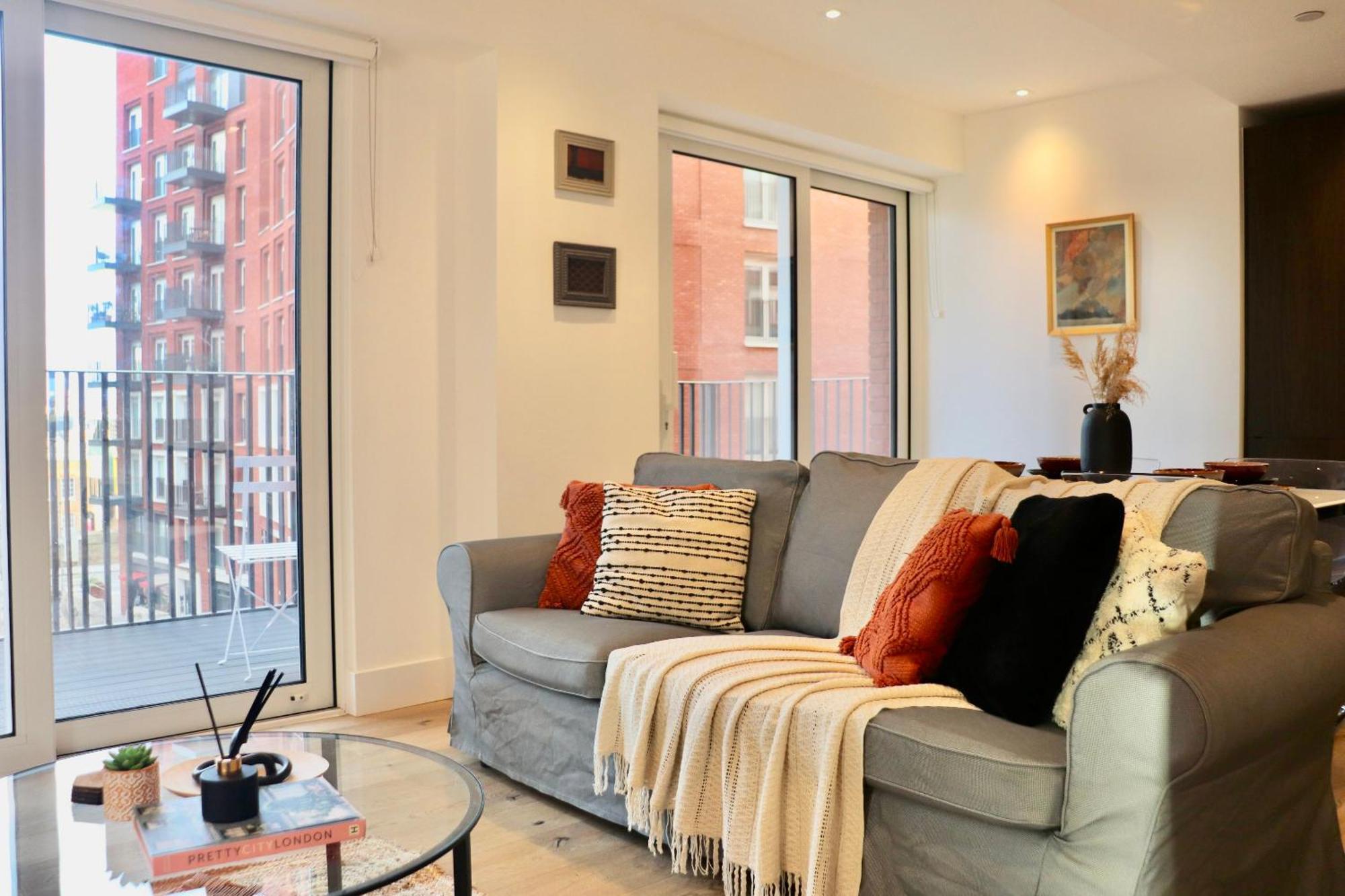 Vauxhall Luxury: Balcony London