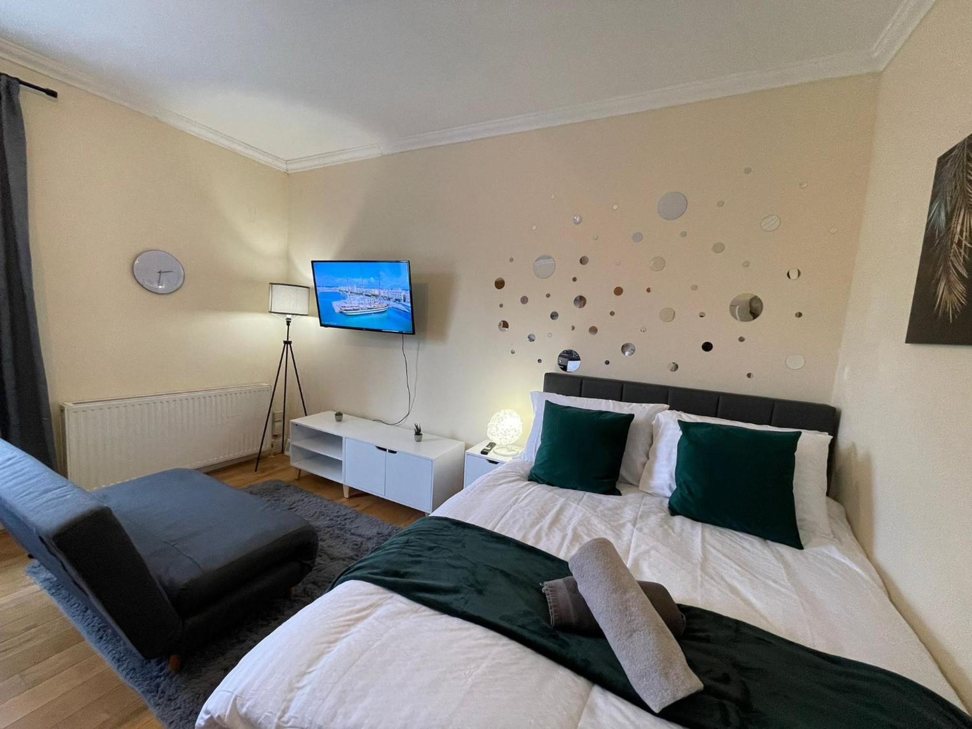 The Islington Hub Apartment