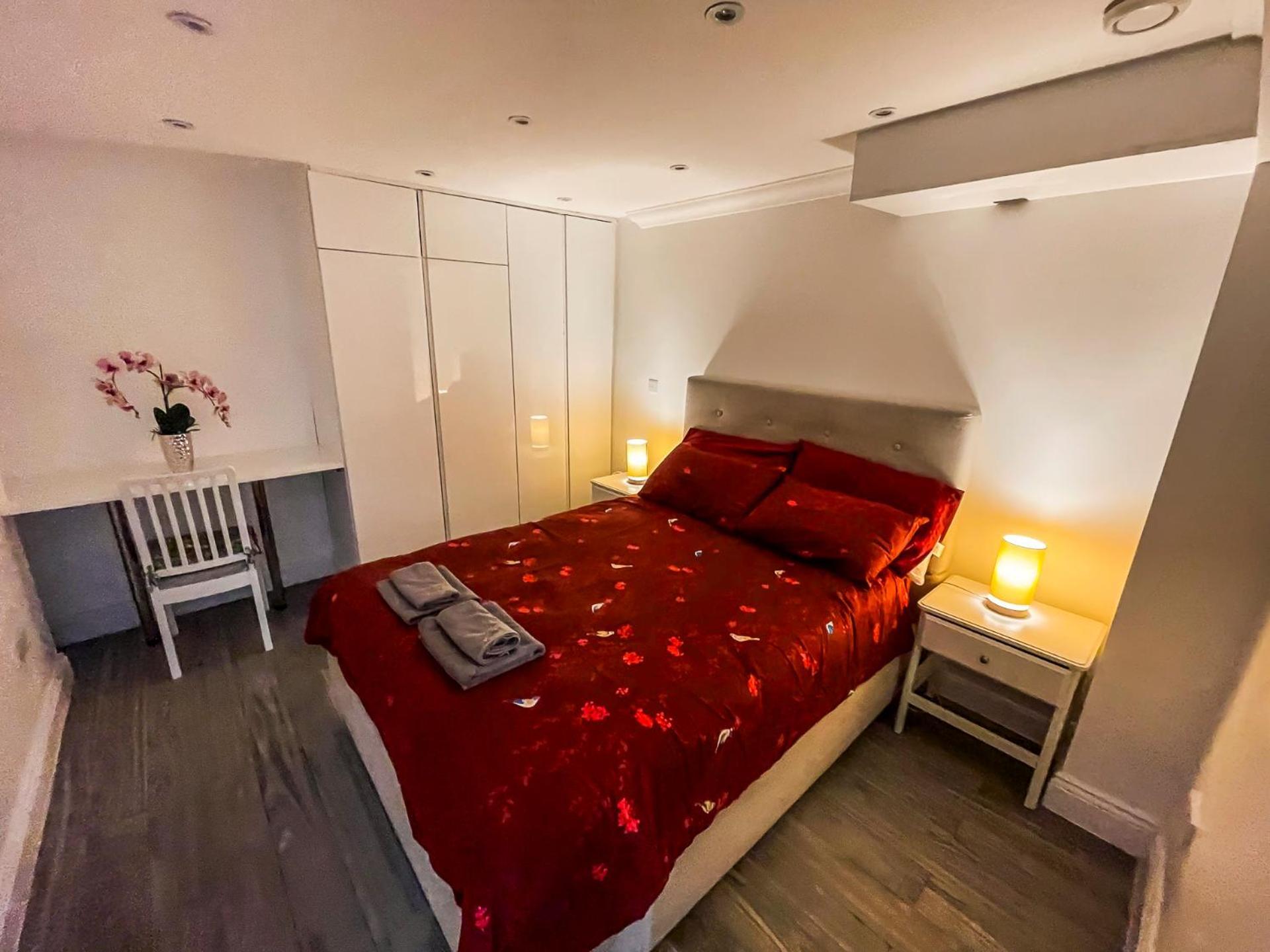 Apartment 1 Bedroom Flat With Whirlpool Bath *