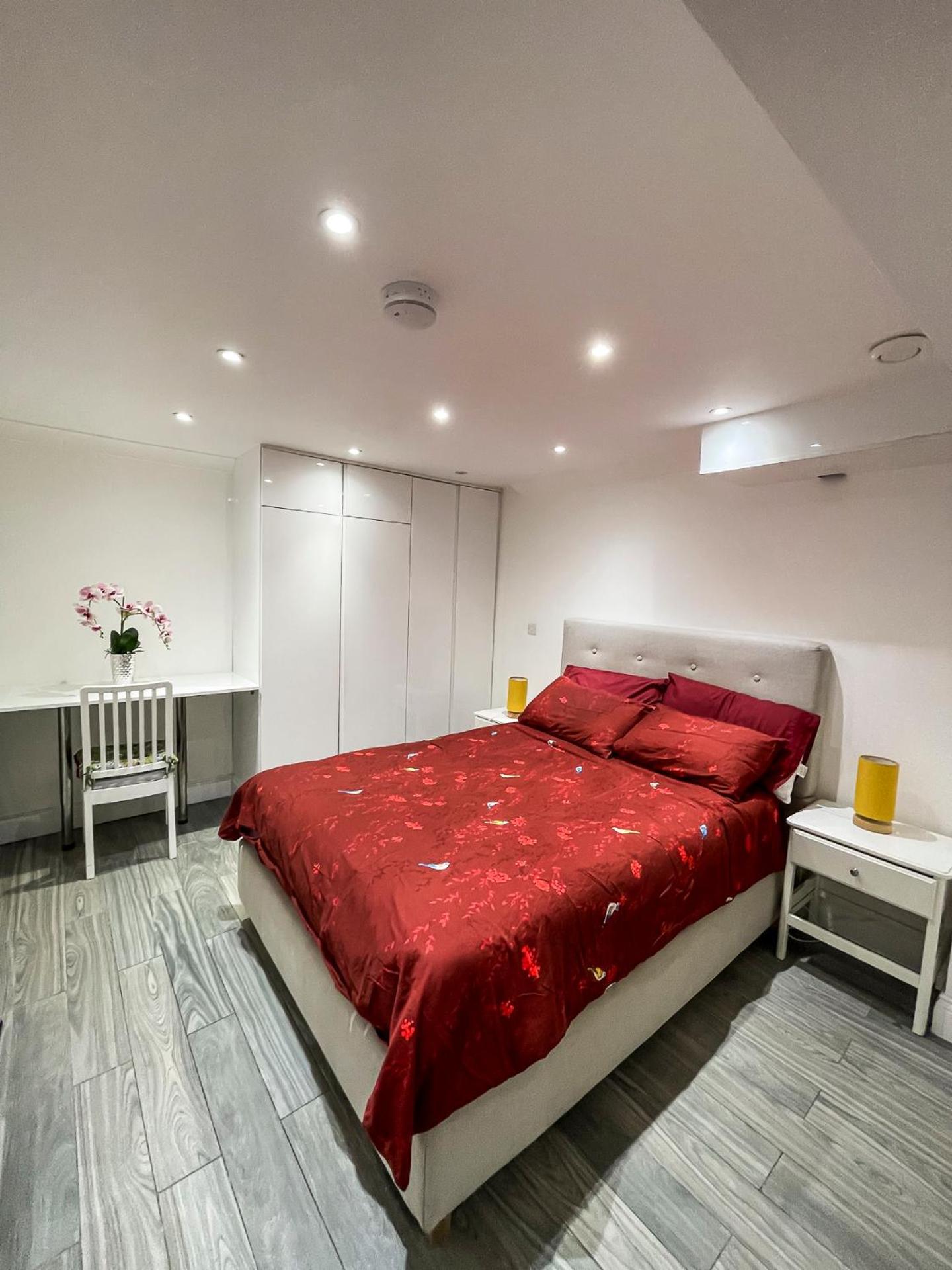 1 Bedroom Flat With Whirlpool Bath London