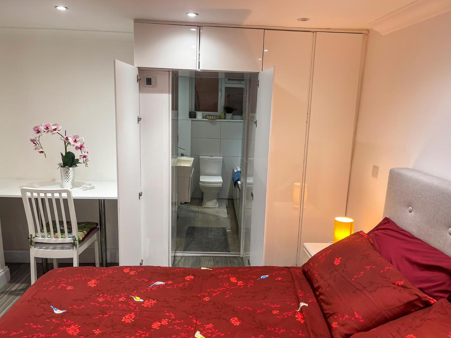 Apartment 1 Bedroom Flat With Whirlpool Bath London