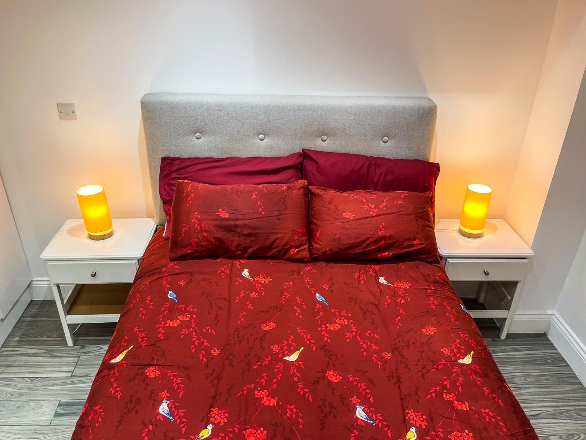 1 Bedroom Flat With Whirlpool Bath * London