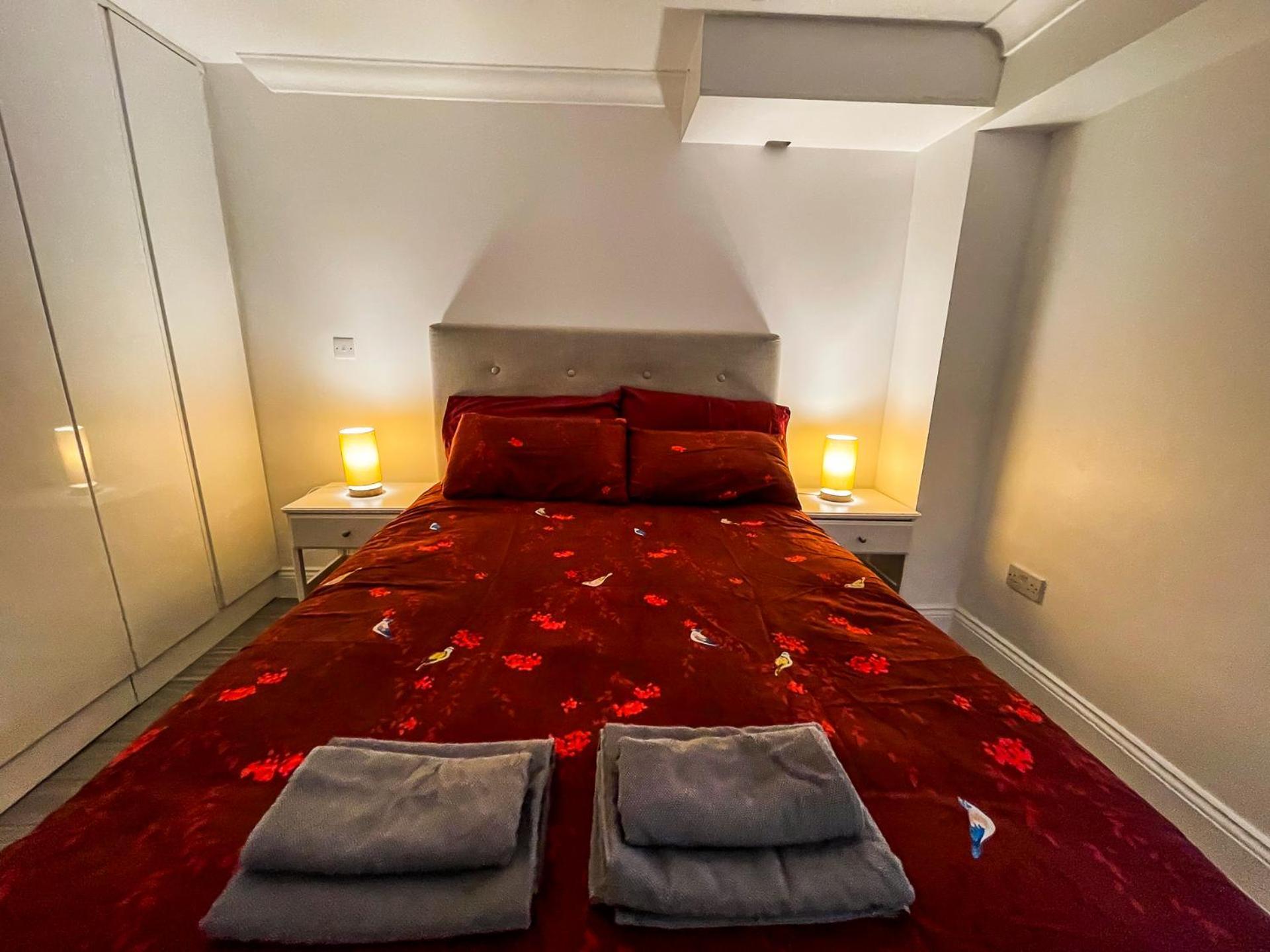 1 Bedroom Flat With Whirlpool Bath Apartment